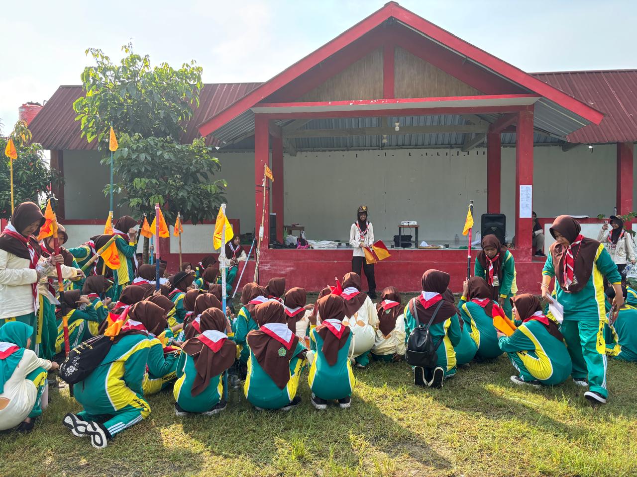 Asah Ketangkasan dan Kekompakan, Semaphore Jadi Penentu Keberangkatan Jelajah Medan di LT I MTsN 9 Bantul